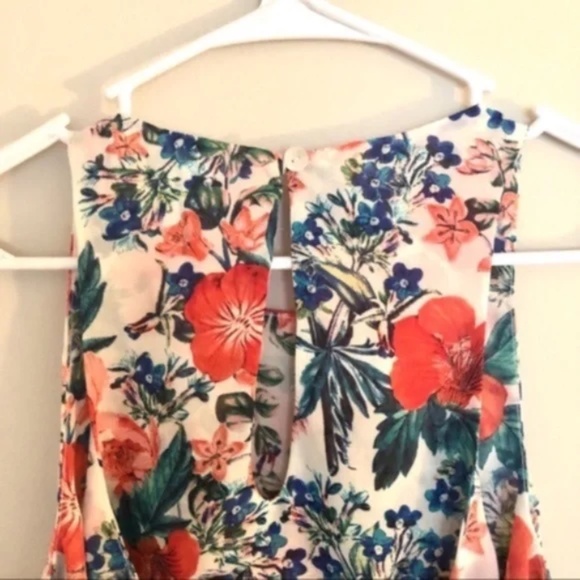 Show Me Your MuMu Floral Cropped Tank Poppy Petal - Picture 3 of 6